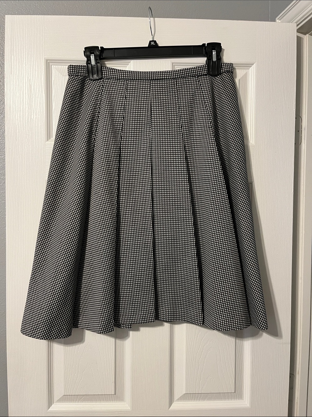 Vintage Black and White Houndstooth Pleated A-Line Skirt